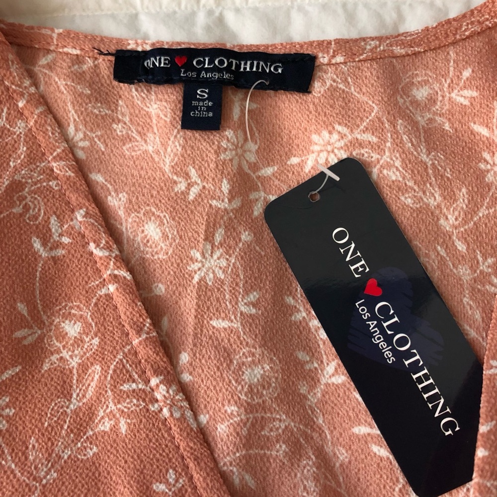 Vneck floral print poofy sleeve crop top